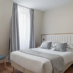 *** Отель Des Deux Avenues Франция